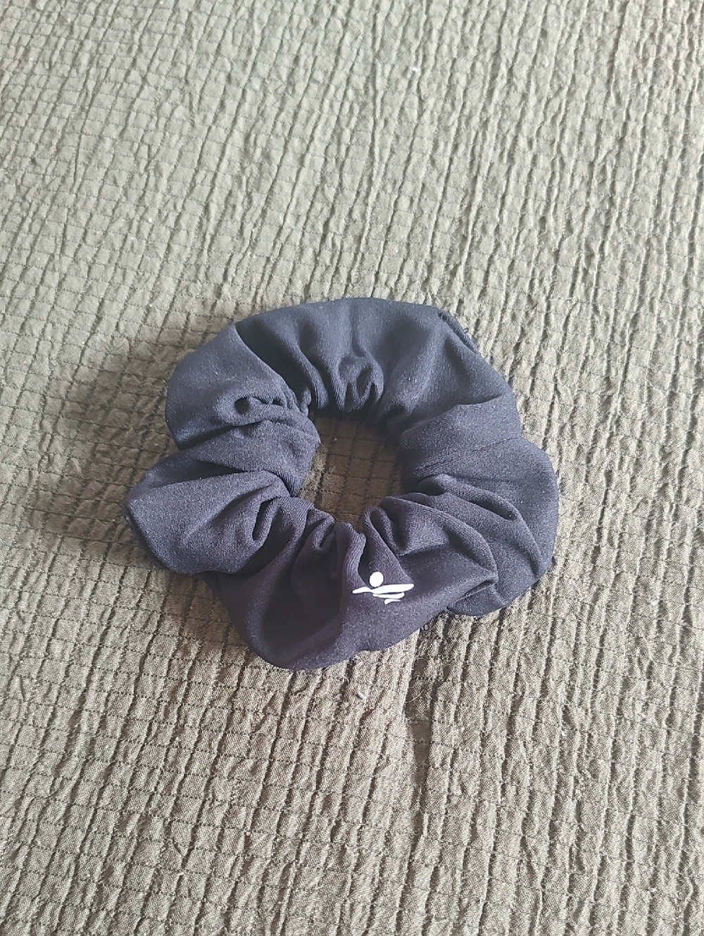 Halara SoftlyZero Plush Solid Pleated Scrunchie